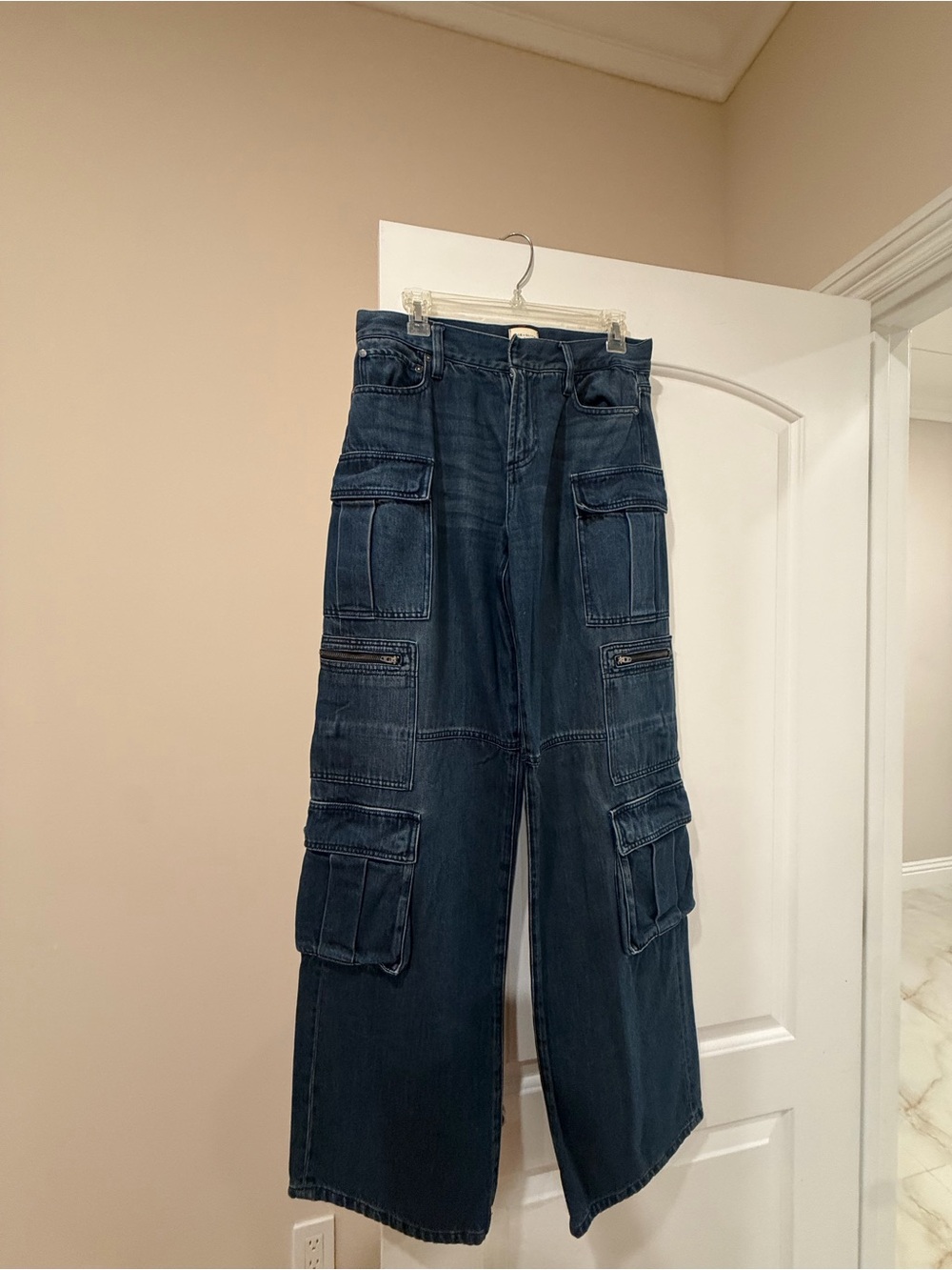 Alice + Olivia Dark Blue Wide-Leg Cargo Jeans - Picture 3 of 4